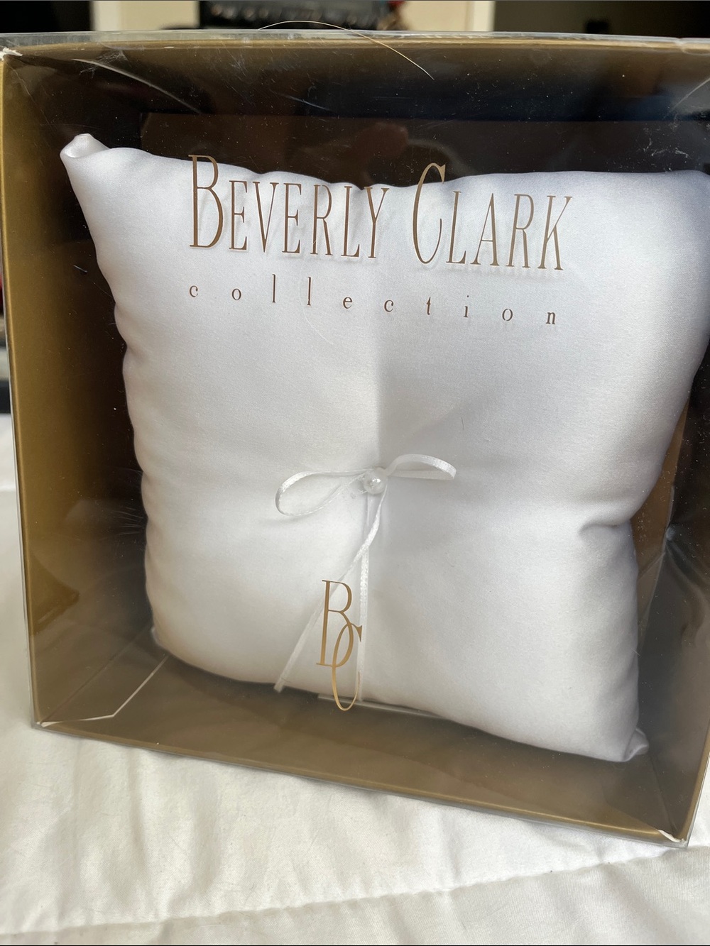 NIB White Satin Wedding Ring Pillow with Pearl Beverly Clark Collection